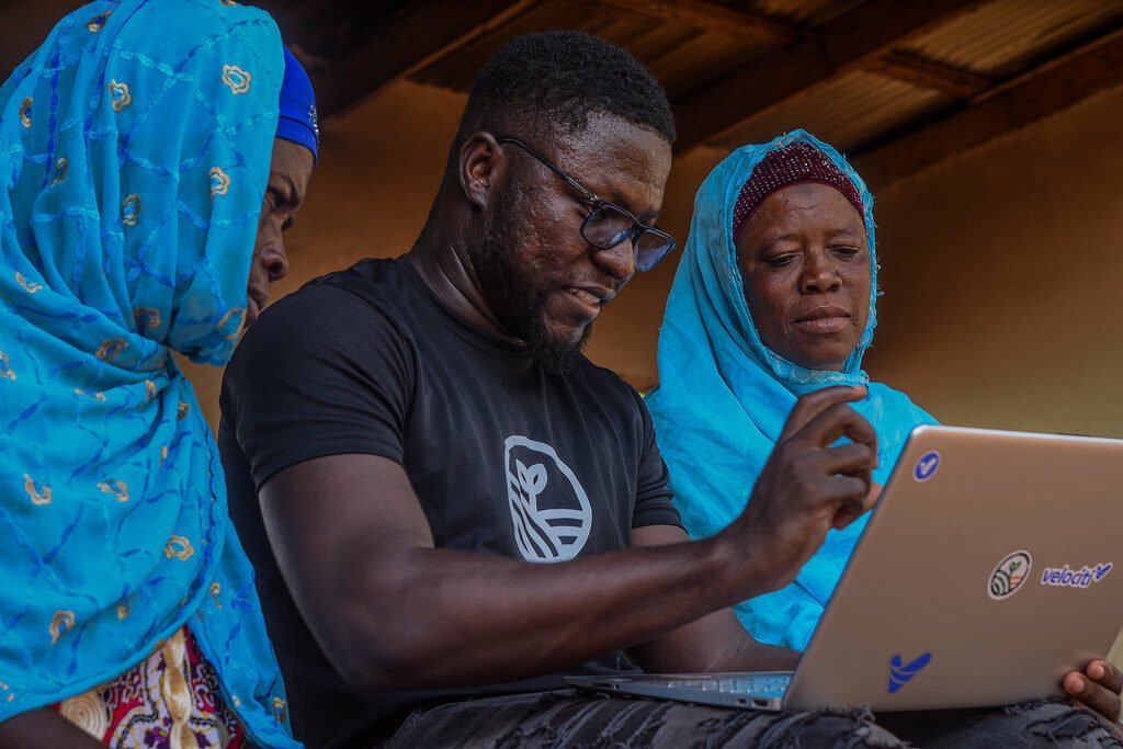 54692990869 0e1d376a00 b